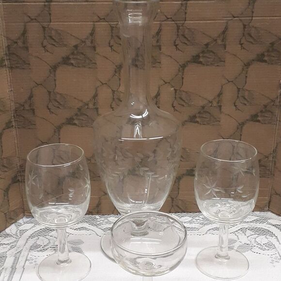 Glass decanter & 3 pc MCM Starflower stemware collection,Vintage Etched Crystal - Picture 1 of 13